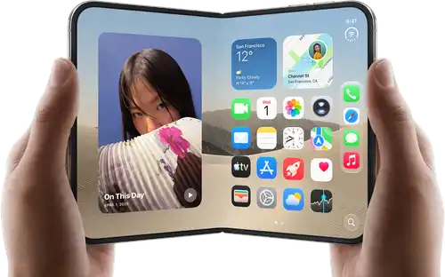 جهاز iPhone Duo، لون أبيض النجوم، يدان تحملان الجهاز في الوضع الأفقي، مفتوح، الشاشة الداخلية تعرض صوراً على الجهة اليسرى، تطبيقات على الجهة اليمنى