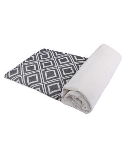 Karam Loop Quilt Cover
