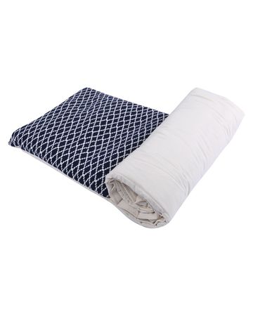 Karam Patterned Quilt Cover