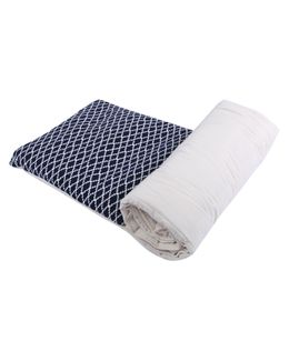 Karam Patterned Quilt Cover